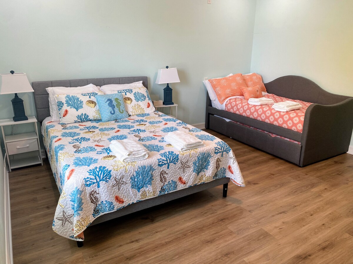 Bedroom — Queen + Trundle