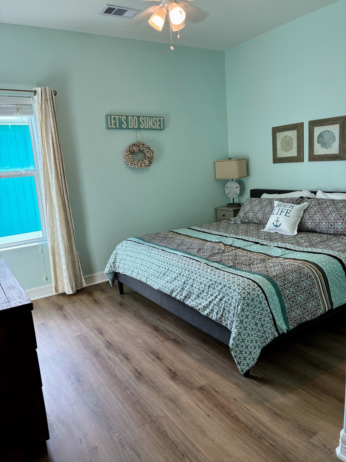 King Suite — Let's Do Sunset