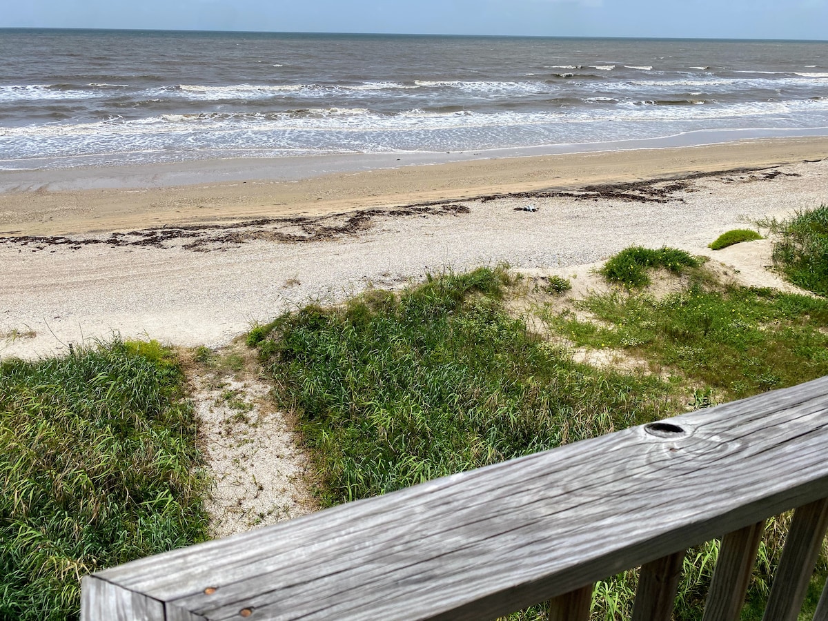 Panoramic beach view from the elevated deck